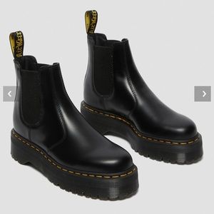 Dr. Martins 2976 SMOOTH LEATHER PLATFORM CHELSEA BOOTS